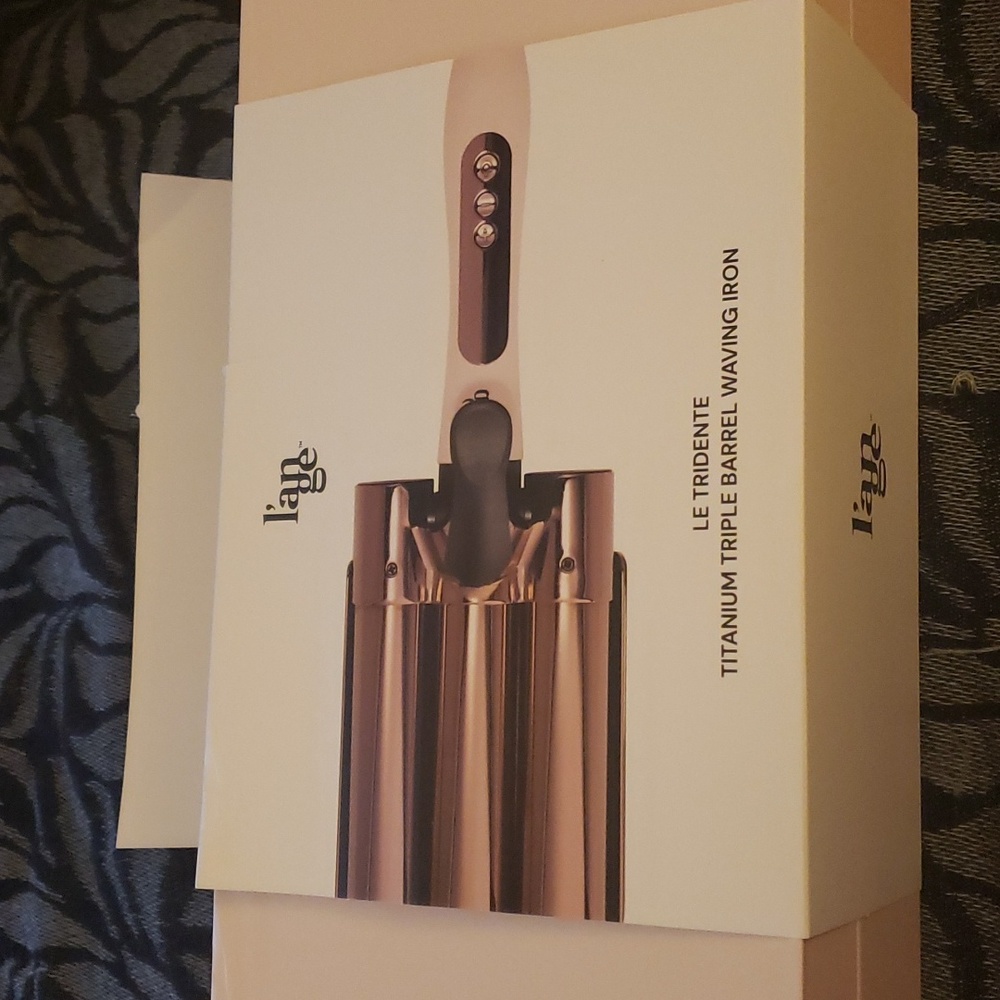 LE TRIDENTE  Titanium Triple Barrel Waving Iron